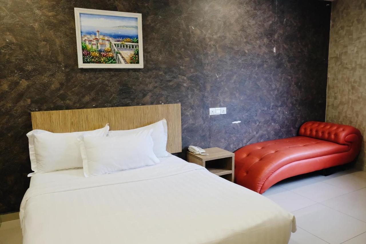 Era Plus Hotel Seri Kembangan Exterior foto